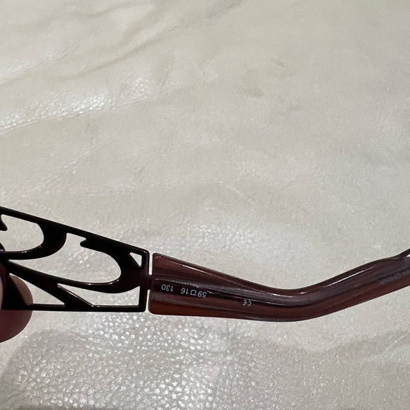 Oscar de la Renta sunglasses (wide) - Picture 8 of 9